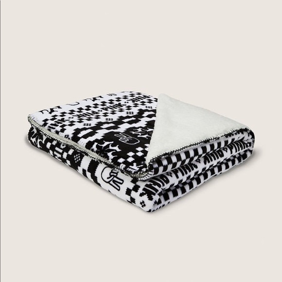 Victoria’s Secret PINK Sherpa Blanket - Picture 2 of 4